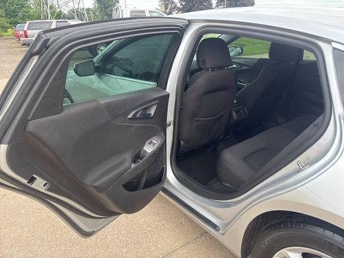 Used 2017 Chevrolet Malibu LT FWD image 13