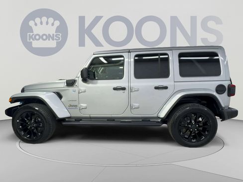 Used 2024 Jeep Wrangler Unlimited Sahara AWD/4WD image 8