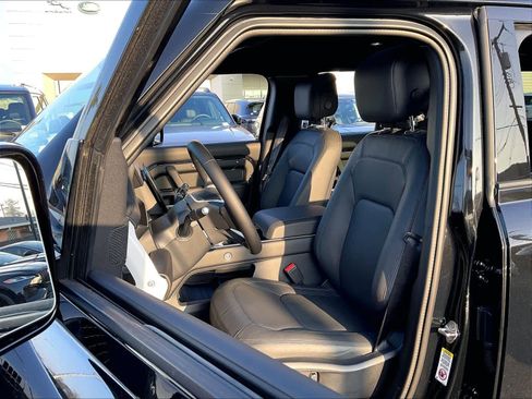 New 2026 Land Rover Defender 130 X-Dynamic SE image 11