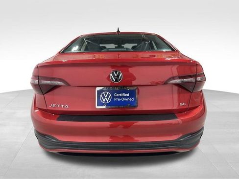 Certified 2022 Volkswagen Jetta SE image 8