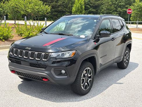 Used 2025 Jeep Compass Trailhawk AWD/4WD image 3