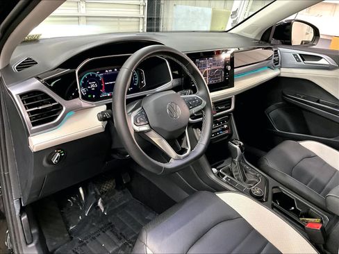 Used 2025 Volkswagen Taos SEL image 17