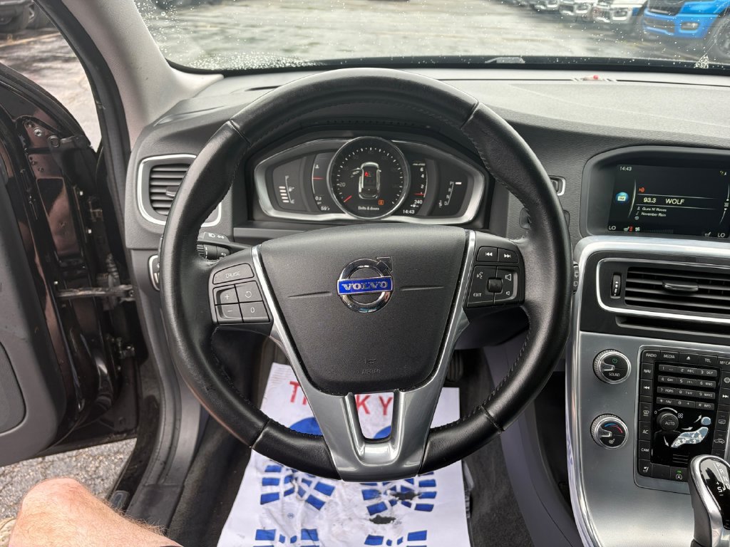 Used 2017 Volvo V60 T5 Premier w/ Convenience Package FWD image 15