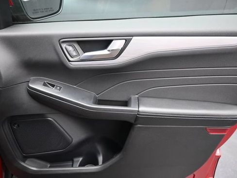 Certified 2025 Ford Escape SE w/ PHEV Premium Package FWD image 29