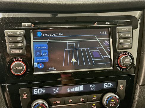 Used 2017 Nissan Rogue SV w/ SV Premium Package AWD/4WD image 22