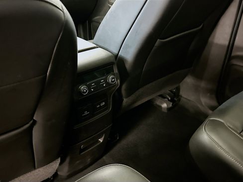 Used 2023 GMC Acadia SLT w/ Technology Package image 29