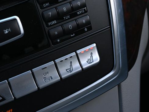 Used 2013 Mercedes-Benz GL 550 4MATIC image 33