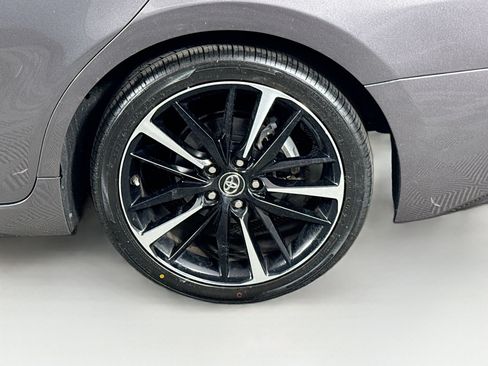 Certified 2019 Toyota Camry XSE FWD image 9