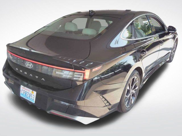 Used 2025 Hyundai Sonata SEL FWD image 2
