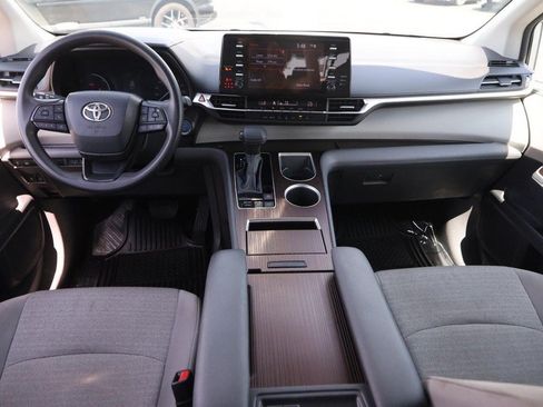 Used 2024 Toyota Sienna LE FWD image 21