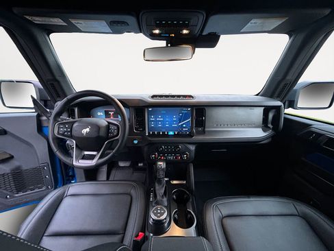 Used 2025 Ford Bronco Badlands image 13