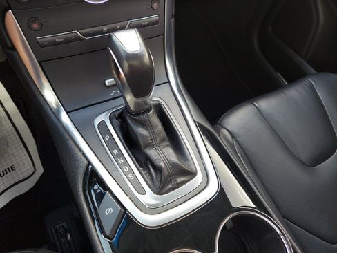 Used 2016 Ford Edge Titanium FWD image 21