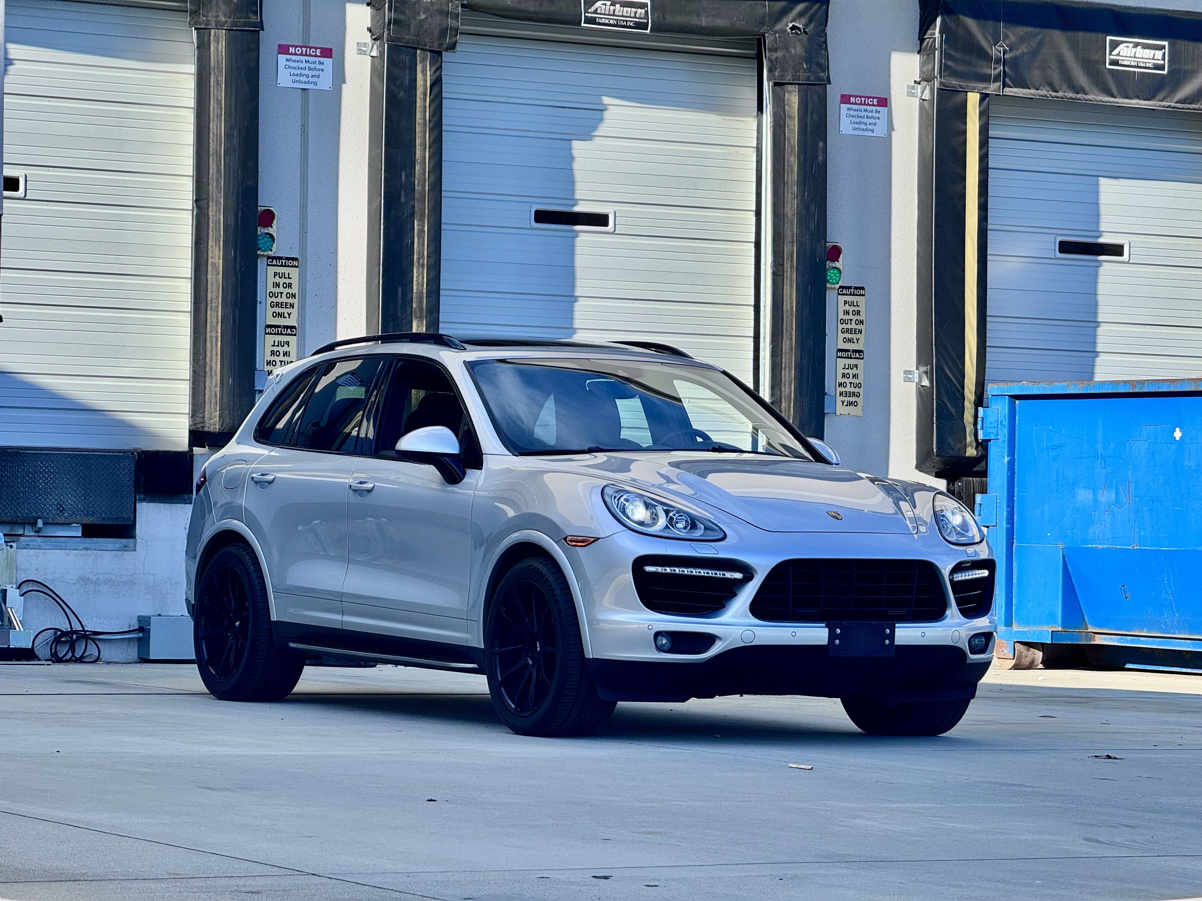 Used 2014 Porsche Cayenne Turbo S AWD/4WD image 1