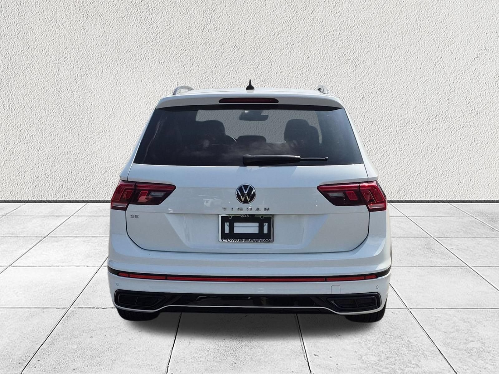 Used 2023 Volkswagen Tiguan SE R-Line FWD image 4