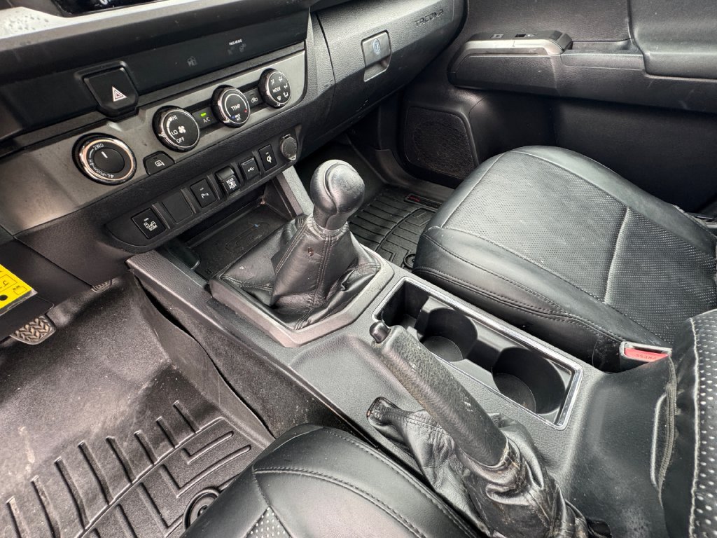 Used 2020 Toyota Tacoma TRD Off-Road w/ Technology Package AWD/4WD image 28