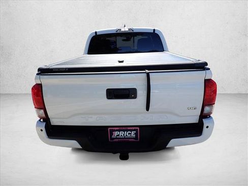 Used 2018 Toyota Tacoma TRD Off-Road w/ Technology Package AWD/4WD image 3