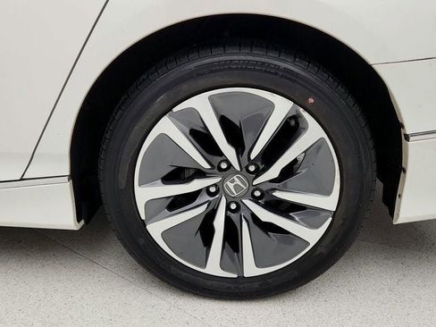 Used 2019 Honda Accord Touring image 9