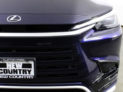 Used 2025 Lexus TX 500h AWD w/ Technology Package image 11