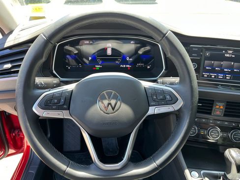 Used 2023 Volkswagen Jetta SE FWD image 11
