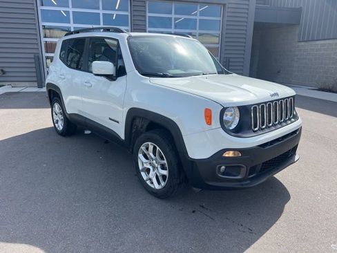 Used 2017 Jeep Renegade Latitude image 3