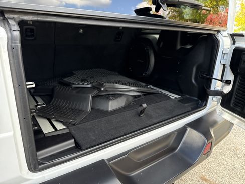 Used 2022 Jeep Wrangler Unlimited Rubicon w/ LED Lighting Group image 22