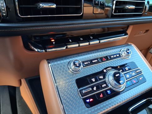 Certified 2023 Lincoln Aviator Black Label w/ Class IV Trailer Tow Package AWD/4WD image 21