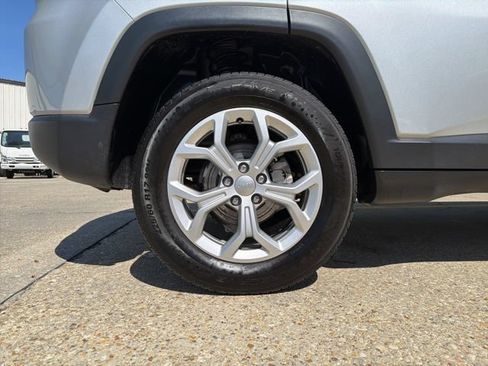 Used 2024 Jeep Compass Latitude AWD/4WD image 35