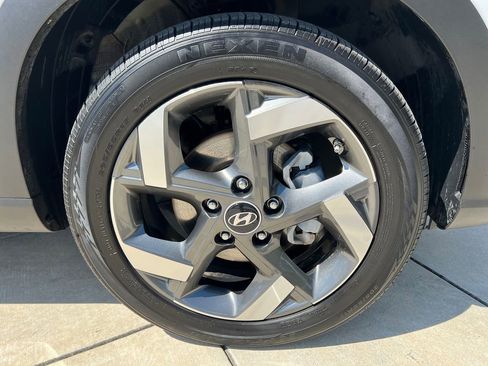 Certified 2025 Hyundai Venue SEL FWD image 5