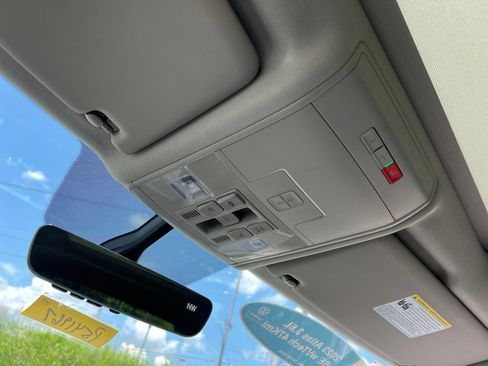 Certified 2023 Volkswagen Atlas SE w/ Panoramic Sunroof Package FWD image 24