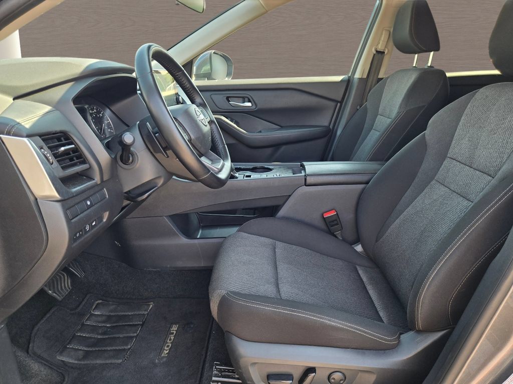 Used 2025 Nissan Rogue SV FWD image 21