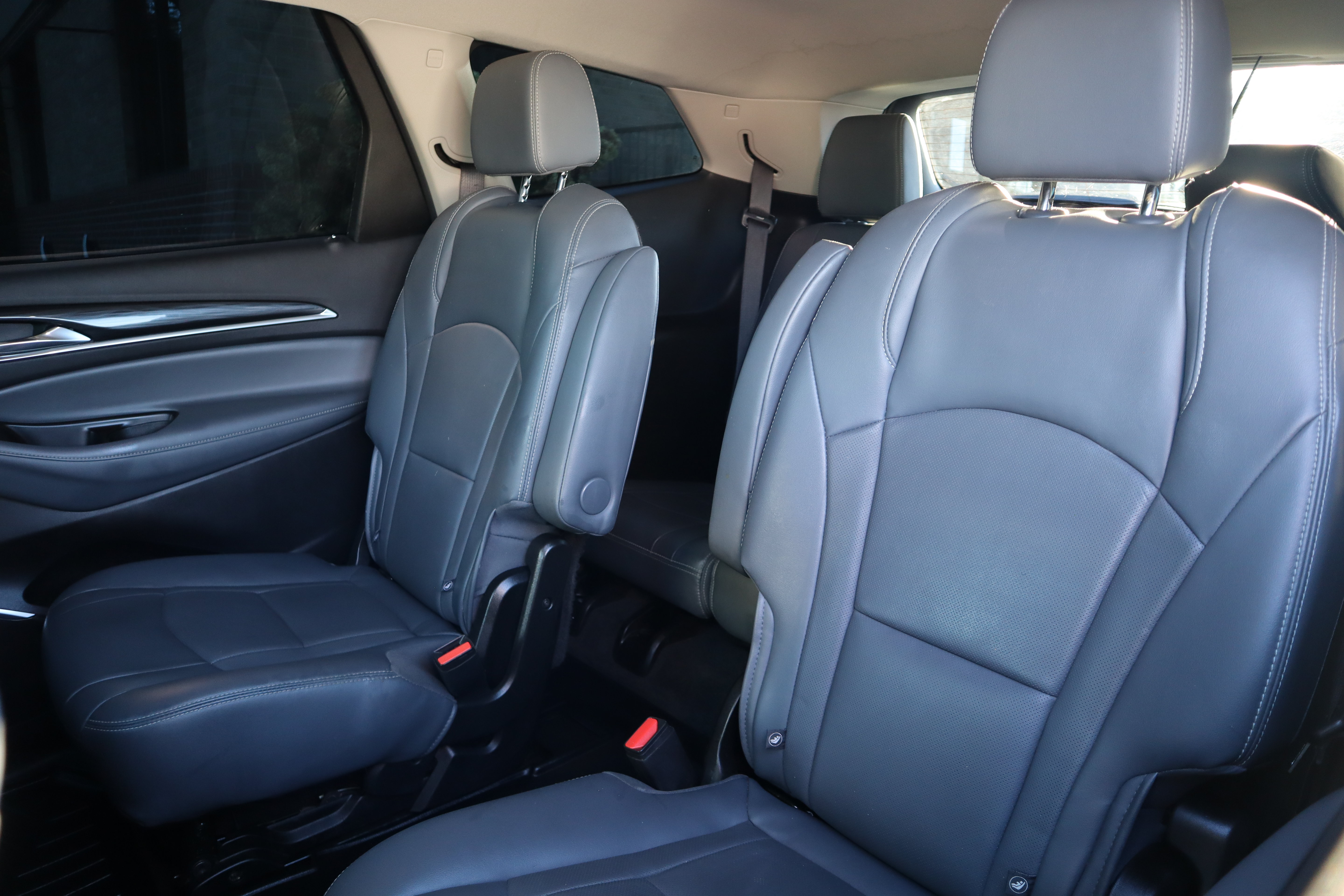 Used 2020 Buick Enclave Essence FWD image 25
