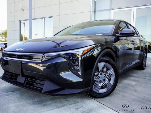 Used 2025 Kia K4 LX image 1
