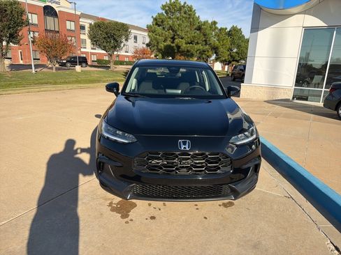 Certified 2025 Honda HR-V LX image 3