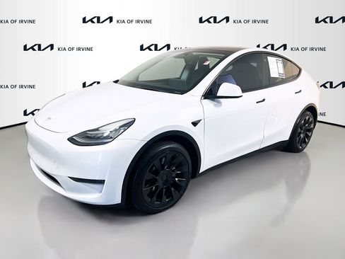 Used 2023 Tesla Model Y Long Range AWD/4WD image 3