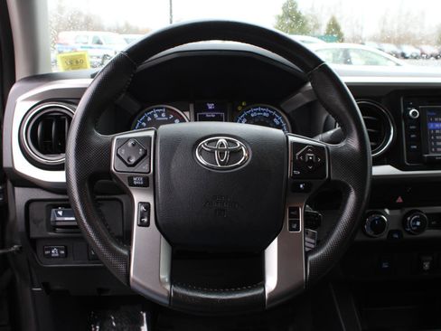 Used 2019 Toyota Tacoma SR5 AWD/4WD image 10