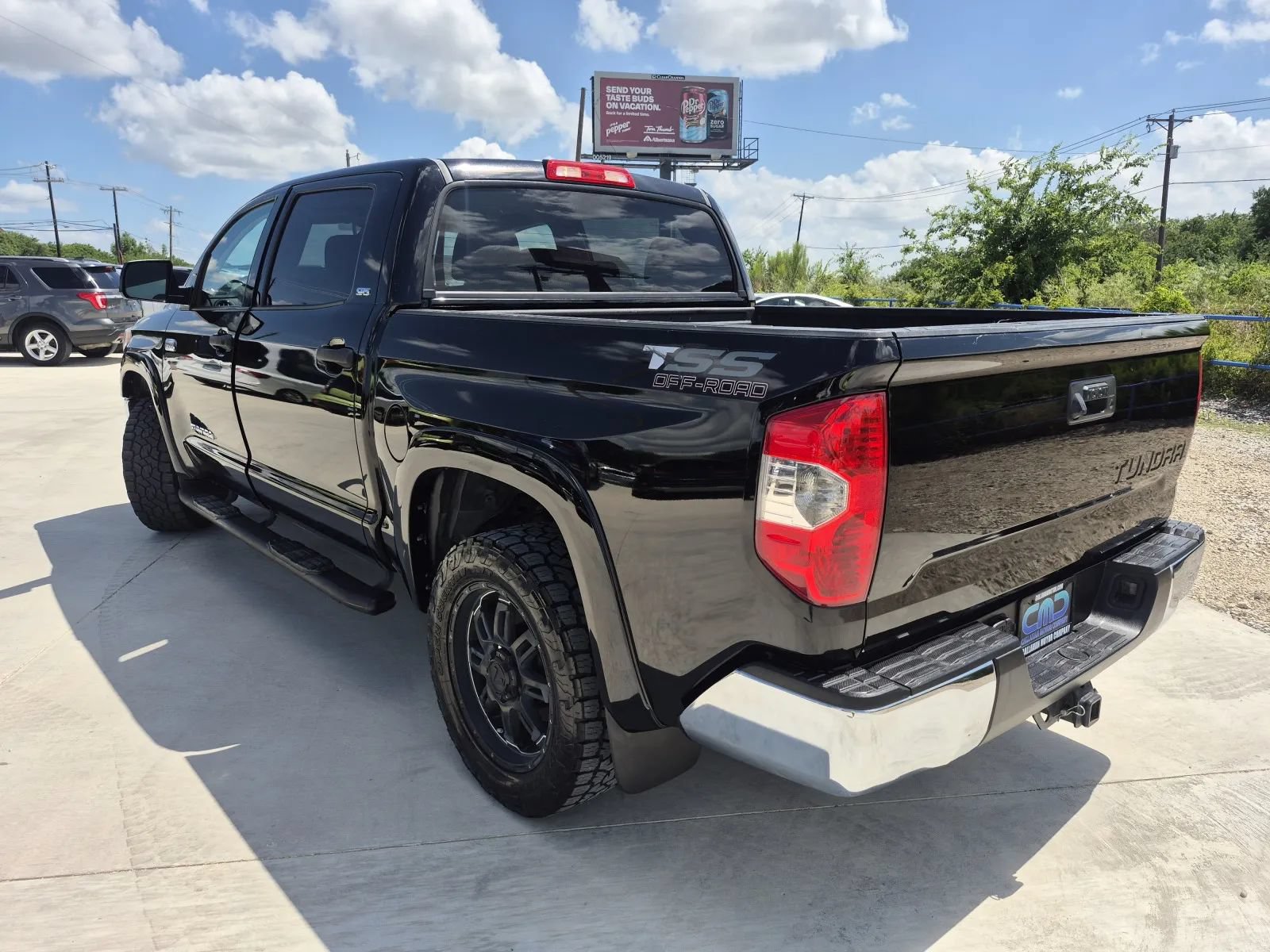 Used 2015 Toyota Tundra SR5 w/ SR5 Upgrade Package RWD image 8