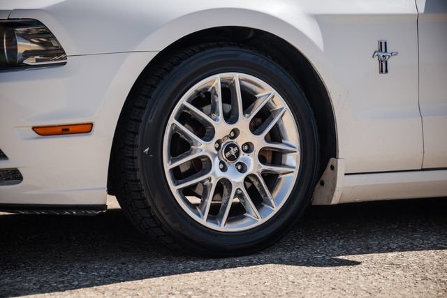 Used 2013 Ford Mustang Premium RWD image 38