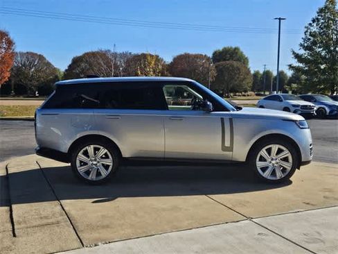 Used 2023 Land Rover Range Rover SE image 9