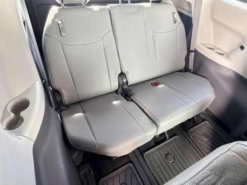 Certified 2021 Toyota Sienna Limited FWD image 28