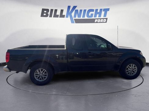 Used 2016 Nissan Frontier SV image 6