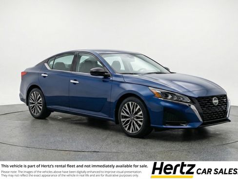 Used 2025 Nissan Altima 2.5 SV image 1