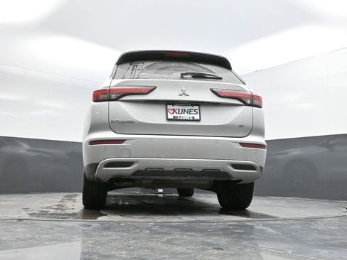 Used 2024 Mitsubishi Outlander image 45