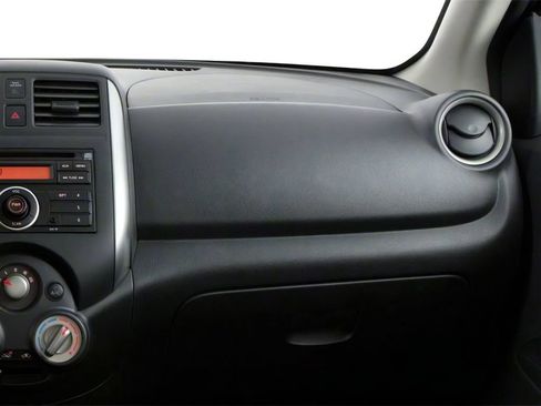 Used 2013 Nissan Versa SV FWD image 11