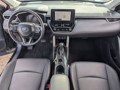 Used 2025 Toyota Corolla Cross XLE image 14