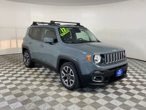 Used 2017 Jeep Renegade Latitude FWD image 24