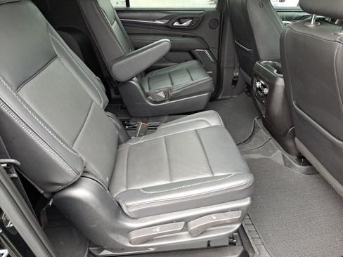 Used 2023 GMC Yukon XL Denali AWD/4WD image 14