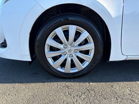 Used 2018 Toyota Corolla LE FWD image 26