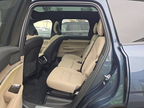 Used 2025 Volvo EX90 Ultra AWD/4WD image 6
