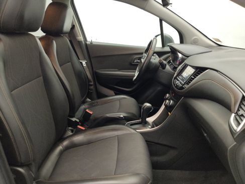 Used 2019 Chevrolet Trax LT w/ LT Convenience Package AWD/4WD image 21