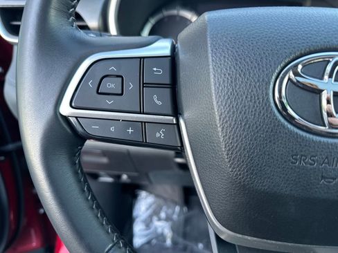 Used 2023 Toyota Highlander XLE image 21